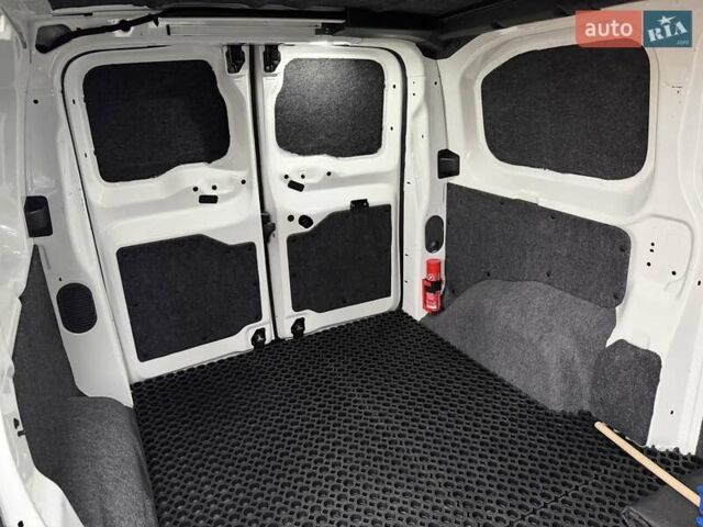 Белый Пежо Эксперт груз.-пасс., объемом двигателя 1.5 л и пробегом 165 тыс. км за 16450 $, фото 51 на Automoto.ua