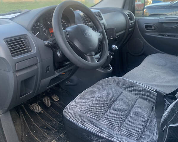 Белый Пежо Эксперт груз.-пасс., объемом двигателя 2 л и пробегом 240 тыс. км за 9700 $, фото 8 на Automoto.ua