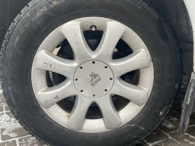 Белый Пежо Эксперт груз.-пасс., объемом двигателя 1.9 л и пробегом 400 тыс. км за 3500 $, фото 4 на Automoto.ua