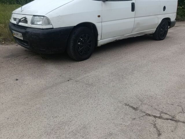 Белый Пежо Эксперт груз.-пасс., объемом двигателя 1.9 л и пробегом 400 тыс. км за 2250 $, фото 2 на Automoto.ua