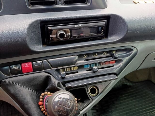 Белый Пежо Эксперт груз.-пасс., объемом двигателя 2 л и пробегом 484 тыс. км за 3800 $, фото 8 на Automoto.ua