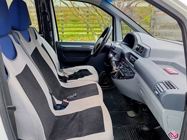 Белый Пежо Эксперт груз.-пасс., объемом двигателя 2 л и пробегом 484 тыс. км за 3800 $, фото 5 на Automoto.ua