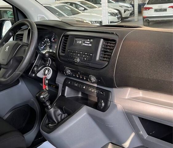 Белый Пежо Эксперт груз.-пасс., объемом двигателя 2 л и пробегом 240 тыс. км за 12500 $, фото 4 на Automoto.ua