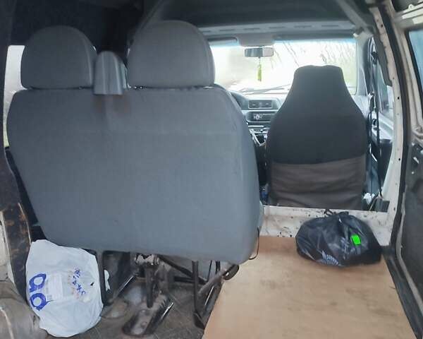 Белый Пежо Эксперт груз.-пасс., объемом двигателя 1.87 л и пробегом 300 тыс. км за 2400 $, фото 2 на Automoto.ua