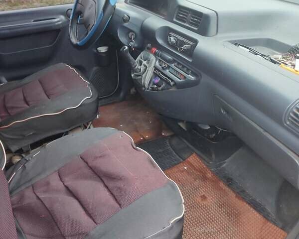 Белый Пежо Эксперт груз.-пасс., объемом двигателя 1.87 л и пробегом 300 тыс. км за 2400 $, фото 1 на Automoto.ua