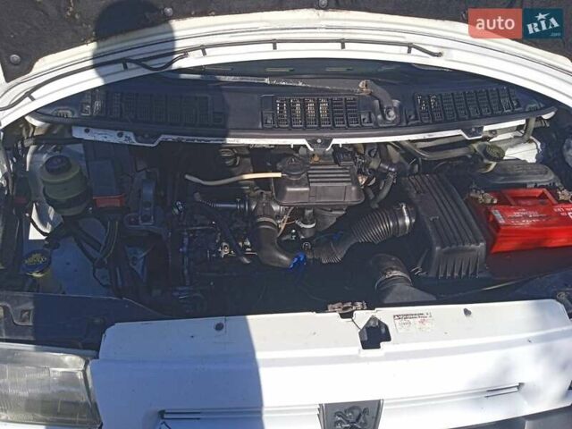 Белый Пежо Эксперт груз.-пасс., объемом двигателя 1.9 л и пробегом 385 тыс. км за 3100 $, фото 3 на Automoto.ua