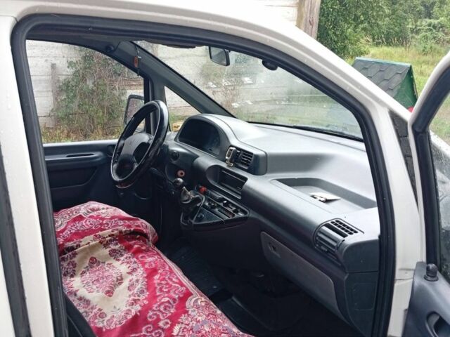 Пежо Эксперт груз.-пасс. 2000 в Коростене на Automoto.ua Белый Пежо Эксперт груз.-пасс., объемом двигателя 0 л и пробегом 472 тыс. км за 1100 $, фото 6 на Automoto.ua