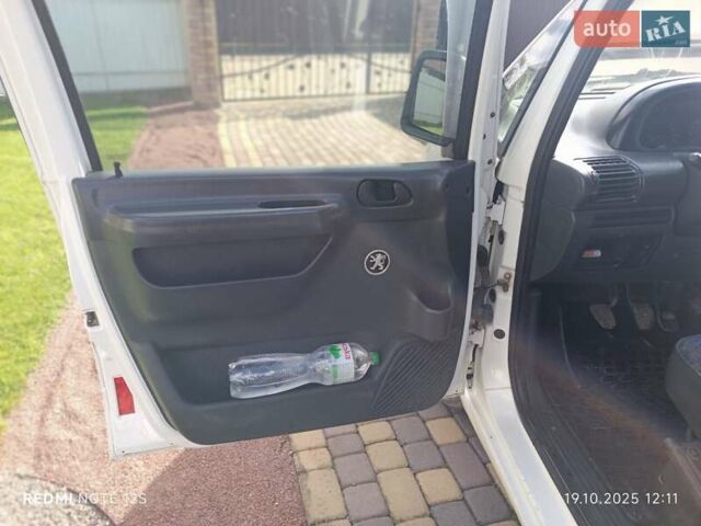 Пежо Эксперт груз.-пасс. 2000 в Львове на Automoto.ua Белый Пежо Эксперт груз.-пасс., объемом двигателя 1.87 л и пробегом 499 тыс. км за 3400 $, фото 11 на Automoto.ua