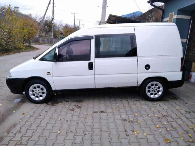 Пежо Эксперт груз.-пасс. 2000 в Изяслве на Automoto.ua Белый Пежо Эксперт груз.-пасс., объемом двигателя 1.9 л и пробегом 409 тыс. км за 2600 $, фото 3 на Automoto.ua