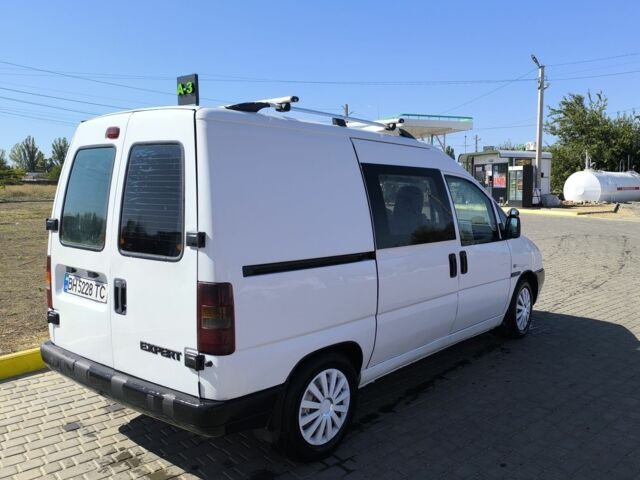Белый Пежо Эксперт груз.-пасс., объемом двигателя 2 л и пробегом 370 тыс. км за 3900 $, фото 1 на Automoto.ua