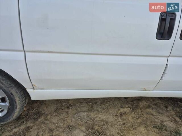 Белый Пежо Эксперт груз.-пасс., объемом двигателя 2 л и пробегом 300 тыс. км за 2550 $, фото 2 на Automoto.ua