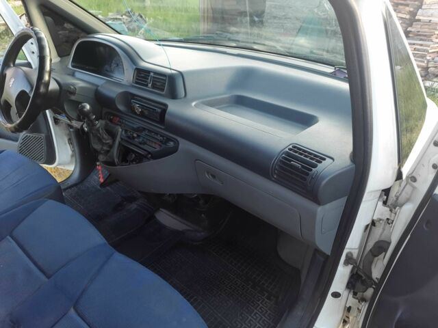 Белый Пежо Эксперт груз.-пасс., объемом двигателя 2 л и пробегом 400 тыс. км за 3400 $, фото 5 на Automoto.ua