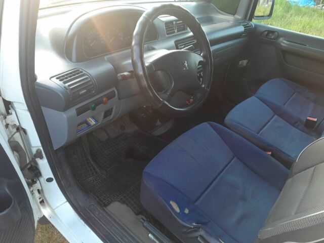 Белый Пежо Эксперт груз.-пасс., объемом двигателя 2 л и пробегом 400 тыс. км за 3400 $, фото 3 на Automoto.ua