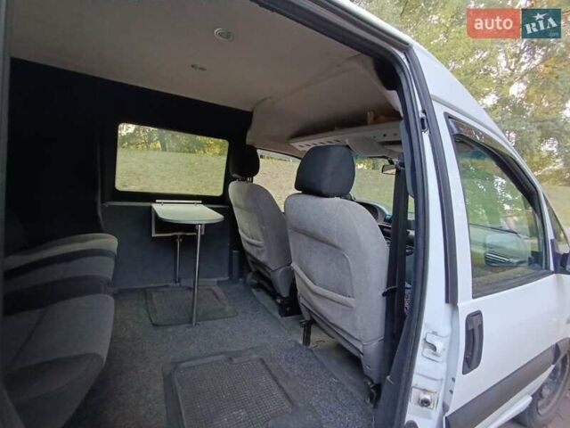 Белый Пежо Эксперт груз.-пасс., объемом двигателя 2 л и пробегом 287 тыс. км за 5400 $, фото 7 на Automoto.ua