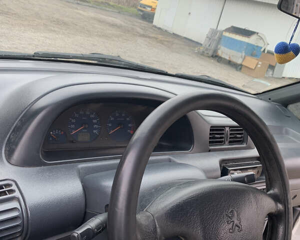 Белый Пежо Эксперт груз.-пасс., объемом двигателя 1.9 л и пробегом 340 тыс. км за 3500 $, фото 11 на Automoto.ua