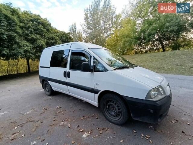 Белый Пежо Эксперт груз.-пасс., объемом двигателя 2 л и пробегом 287 тыс. км за 5400 $, фото 1 на Automoto.ua