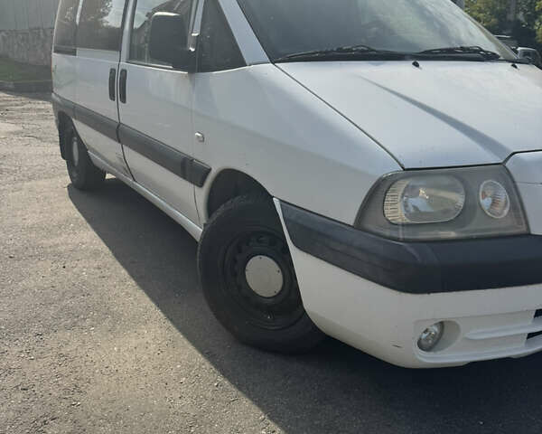 Белый Пежо Эксперт груз.-пасс., объемом двигателя 2 л и пробегом 229 тыс. км за 4999 $, фото 2 на Automoto.ua