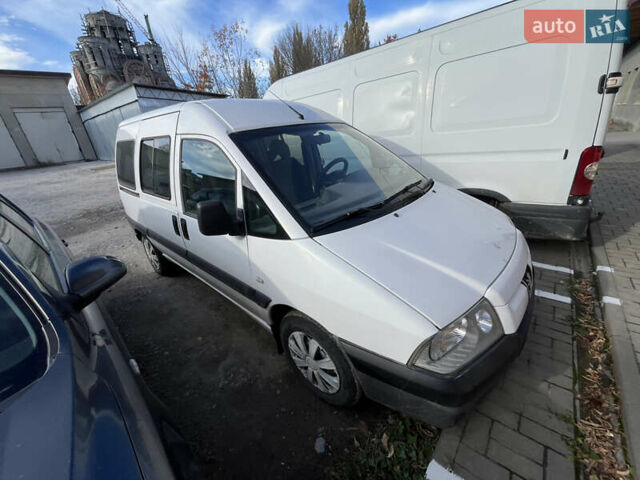 Пежо Эксперт груз.-пасс. 2005 в Каменце-Подольском на Automoto.ua Белый Пежо Эксперт груз.-пасс., объемом двигателя 2 л и пробегом 380 тыс. км за 3850 $, фото 1 на Automoto.ua
