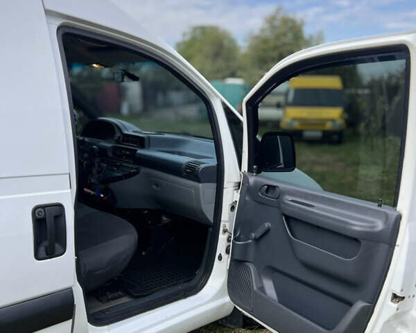 Пежо Эксперт груз.-пасс. 2005 в Виннице на Automoto.ua Белый Пежо Эксперт груз.-пасс., объемом двигателя 2 л и пробегом 432 тыс. км за 3600 $, фото 12 на Automoto.ua