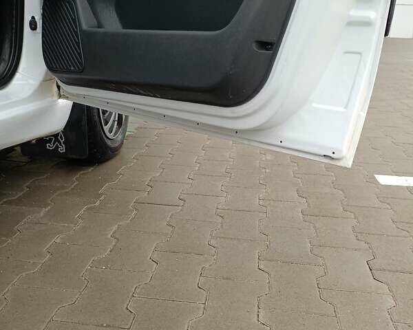 Белый Пежо Эксперт груз.-пасс., объемом двигателя 2 л и пробегом 268 тыс. км за 5600 $, фото 17 на Automoto.ua