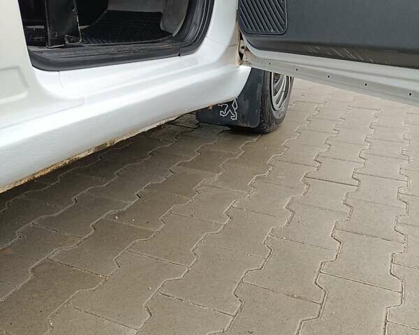 Белый Пежо Эксперт груз.-пасс., объемом двигателя 2 л и пробегом 268 тыс. км за 5600 $, фото 19 на Automoto.ua