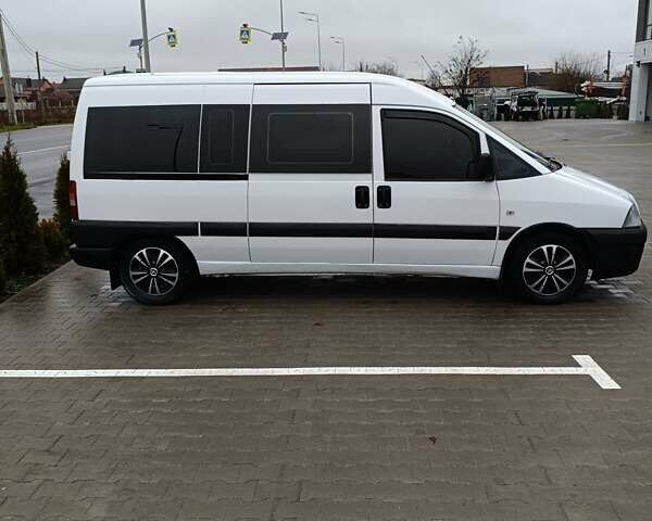 Белый Пежо Эксперт груз.-пасс., объемом двигателя 2 л и пробегом 268 тыс. км за 5600 $, фото 2 на Automoto.ua