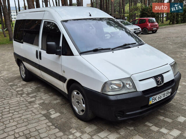 Пежо Эксперт груз.-пасс. 2005 в Славуте на Automoto.ua Белый Пежо Эксперт груз.-пасс., объемом двигателя 2 л и пробегом 272 тыс. км за 4299 $, фото 5 на Automoto.ua