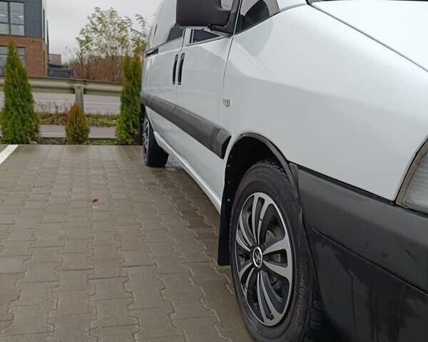 Белый Пежо Эксперт груз.-пасс., объемом двигателя 2 л и пробегом 268 тыс. км за 5600 $, фото 4 на Automoto.ua