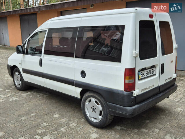 Пежо Эксперт груз.-пасс. 2005 в Славуте на Automoto.ua Белый Пежо Эксперт груз.-пасс., объемом двигателя 2 л и пробегом 272 тыс. км за 4299 $, фото 1 на Automoto.ua