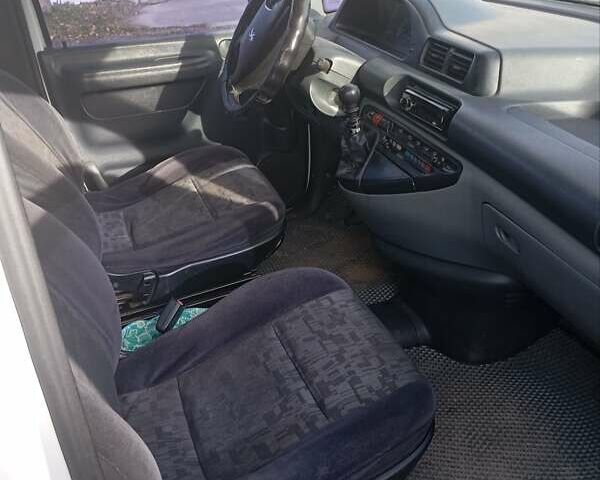 Белый Пежо Эксперт груз.-пасс., объемом двигателя 2 л и пробегом 200 тыс. км за 4800 $, фото 1 на Automoto.ua