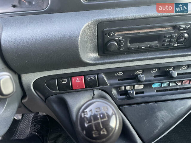 Белый Пежо Эксперт груз.-пасс., объемом двигателя 2 л и пробегом 337 тыс. км за 3950 $, фото 13 на Automoto.ua