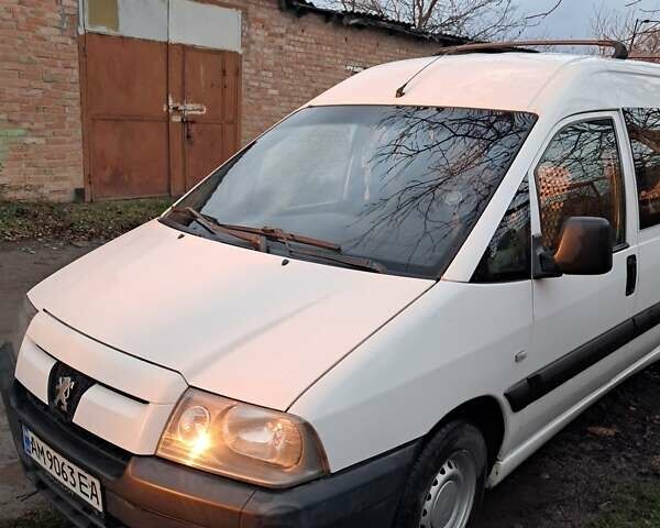 Белый Пежо Эксперт груз.-пасс., объемом двигателя 1.87 л и пробегом 301 тыс. км за 3700 $, фото 2 на Automoto.ua