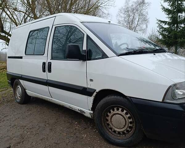 Белый Пежо Эксперт груз.-пасс., объемом двигателя 2 л и пробегом 448 тыс. км за 4600 $, фото 1 на Automoto.ua