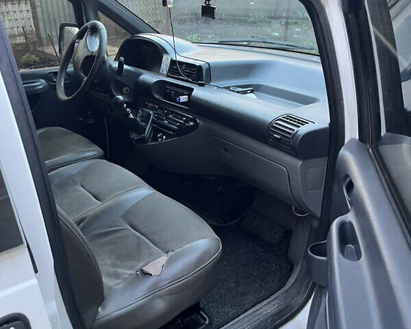 Белый Пежо Эксперт груз.-пасс., объемом двигателя 2 л и пробегом 311 тыс. км за 3000 $, фото 5 на Automoto.ua