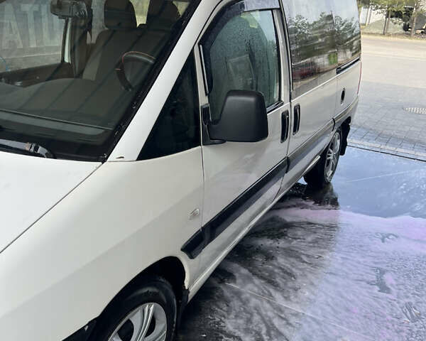 Белый Пежо Эксперт груз.-пасс., объемом двигателя 2 л и пробегом 220 тыс. км за 4600 $, фото 2 на Automoto.ua