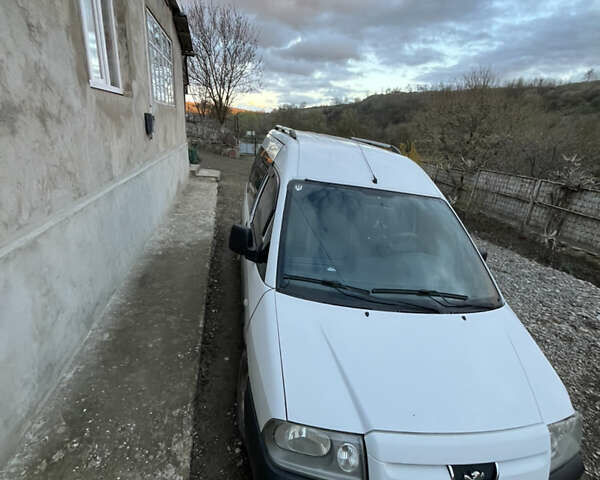 Белый Пежо Эксперт груз.-пасс., объемом двигателя 2 л и пробегом 311 тыс. км за 3000 $, фото 3 на Automoto.ua