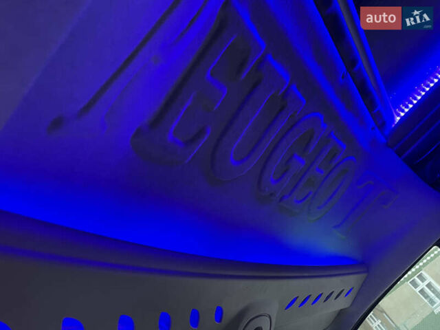 Белый Пежо Эксперт груз.-пасс., объемом двигателя 2 л и пробегом 337 тыс. км за 3950 $, фото 11 на Automoto.ua