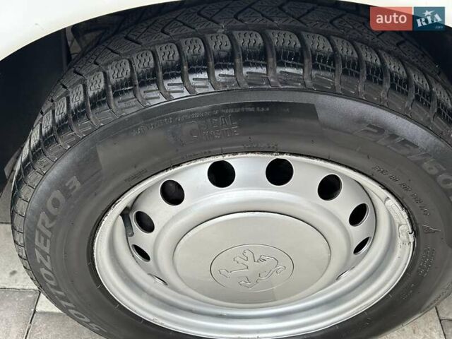 Белый Пежо Эксперт груз.-пасс., объемом двигателя 2 л и пробегом 288 тыс. км за 6300 $, фото 9 на Automoto.ua