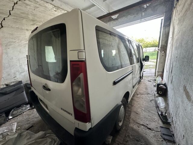 Белый Пежо Эксперт груз.-пасс., объемом двигателя 1.6 л и пробегом 350 тыс. км за 2350 $, фото 2 на Automoto.ua