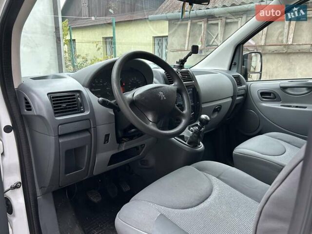 Белый Пежо Эксперт груз.-пасс., объемом двигателя 2 л и пробегом 288 тыс. км за 6300 $, фото 16 на Automoto.ua