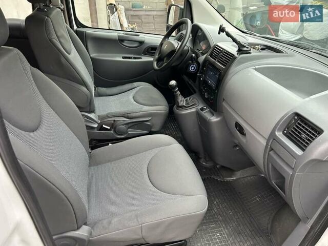 Белый Пежо Эксперт груз.-пасс., объемом двигателя 2 л и пробегом 288 тыс. км за 6300 $, фото 30 на Automoto.ua