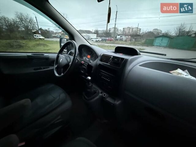 Белый Пежо Эксперт груз.-пасс., объемом двигателя 2 л и пробегом 317 тыс. км за 5900 $, фото 14 на Automoto.ua