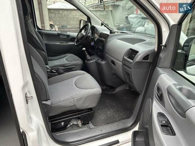 Белый Пежо Эксперт груз.-пасс., объемом двигателя 2 л и пробегом 288 тыс. км за 6300 $, фото 29 на Automoto.ua