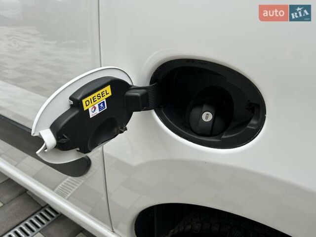 Белый Пежо Эксперт груз.-пасс., объемом двигателя 2 л и пробегом 288 тыс. км за 6300 $, фото 19 на Automoto.ua