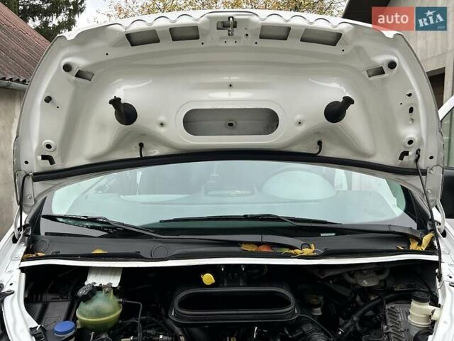 Белый Пежо Эксперт груз.-пасс., объемом двигателя 2 л и пробегом 288 тыс. км за 6300 $, фото 32 на Automoto.ua