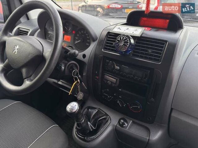 Белый Пежо Эксперт груз.-пасс., объемом двигателя 1.6 л и пробегом 245 тыс. км за 6300 $, фото 12 на Automoto.ua