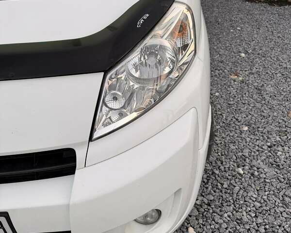 Белый Пежо Эксперт груз.-пасс., объемом двигателя 1.6 л и пробегом 245 тыс. км за 6300 $, фото 6 на Automoto.ua