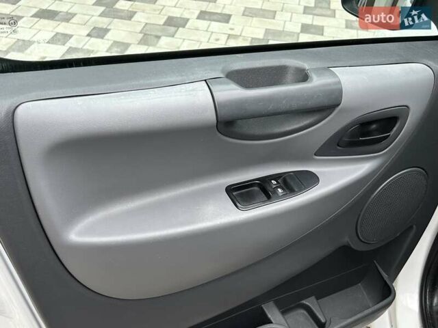 Белый Пежо Эксперт груз.-пасс., объемом двигателя 2 л и пробегом 288 тыс. км за 6300 $, фото 11 на Automoto.ua