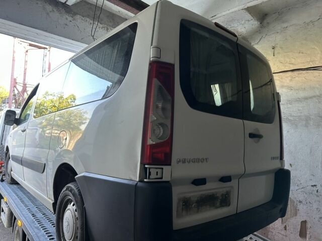 Белый Пежо Эксперт груз.-пасс., объемом двигателя 1.6 л и пробегом 350 тыс. км за 2350 $, фото 3 на Automoto.ua