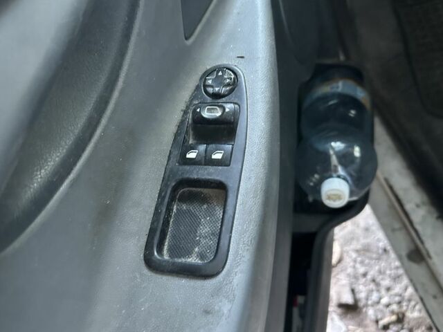 Белый Пежо Эксперт груз.-пасс., объемом двигателя 1.6 л и пробегом 350 тыс. км за 2350 $, фото 9 на Automoto.ua